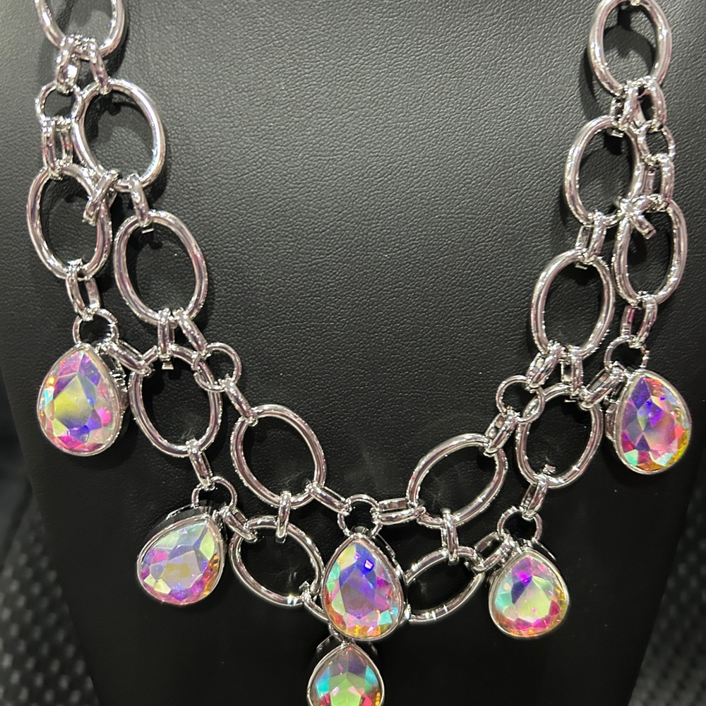 Paparazzi Show-Stopping Shimmer Necklace with Iridescent Gems